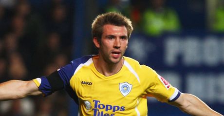 Foxes to give McAuley new deal