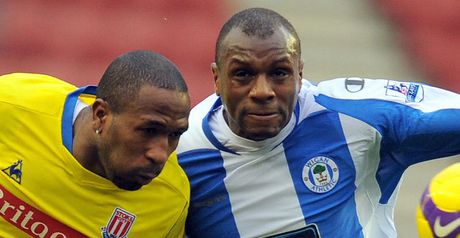 Stalemate: Ricardo Fuller and Emmerson Boyce do battle in the draw.