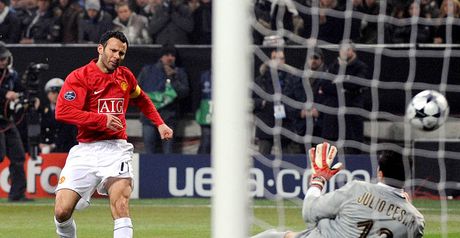 Giggs denied by Cesar