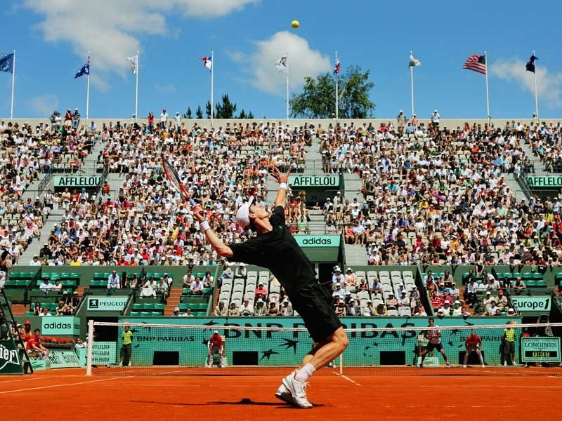 A fourth round exit at the Australian Open was followed by Murray making the quarter-finals of the 2009 French Open.