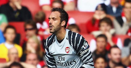 Manuel Almunia: Arsenal goalkeeper wants to stay in London next season
