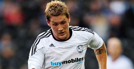 Commons: Set for new contract