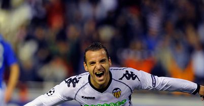 Roberto-Soldado-celebrates-Valencia-v-Rangers_2522303.jpg
