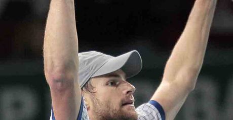 Roddick: Wins through