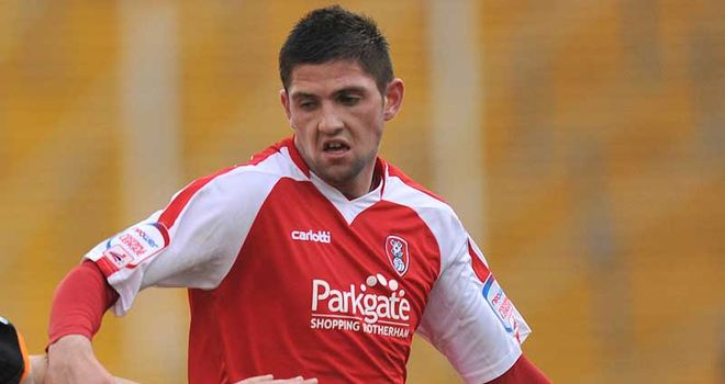 Liam Henderson: Gateshead loan switch