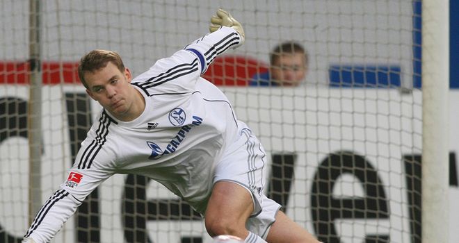 Neuer: Linked with United