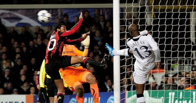 Gallas hooks off the line