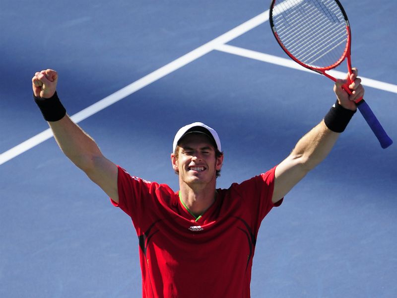 ...and in the final major of the season, Murray beats the crowd favourite John Isner in the quarter-finals to set up a semi-final against Nadal.