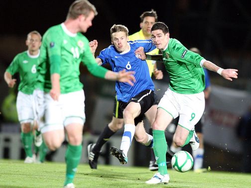 Alexsandr Dmitrijev tangles with Kyle Lafferty.