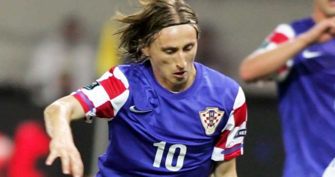Luka Modric: Hoping Nikica Jelavic can outshine Robbie Keane on Sunday