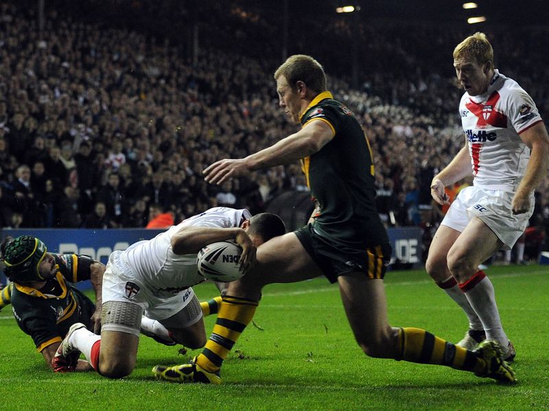 England hung on and a fine pass from Kevin Sinfield looked to have put Leeds colleague Ryan Hall in at the corner