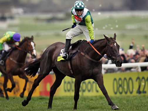 Denman wins the 2008 Cheltenham Gold Cup