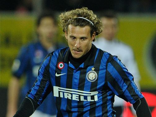 Forlan: Could stay at Inter
