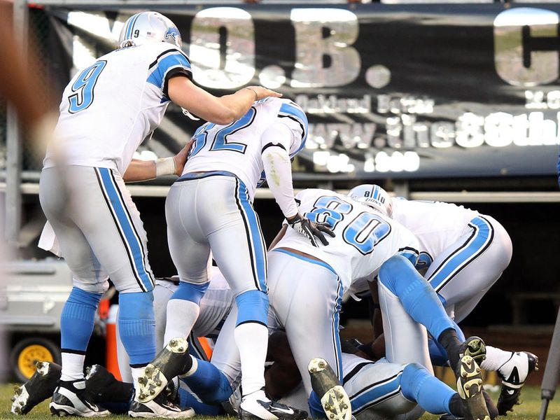 Detroit leave it late to get the better of the Oakland Raiders.