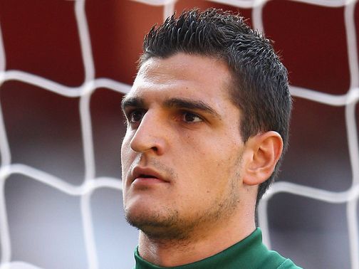 Vito Mannone: Not looking to leave