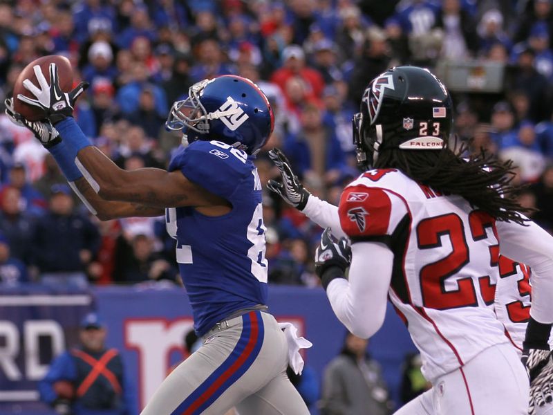 Mario Manningham catches a touchdown pass from Eli Manning for the New York Giants.