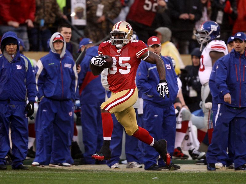 Vernon Davis soon had the home fans on their feet with a 73-yard touchdown catch and run.