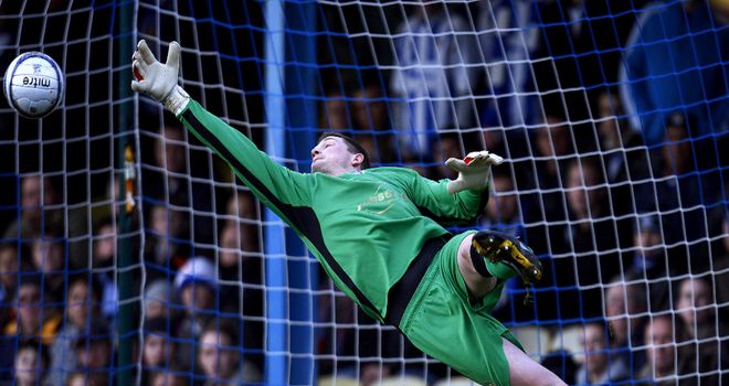 Ben Williams: Goalkeeper has signed a two-year contract at Hibernian after leaving Colchester