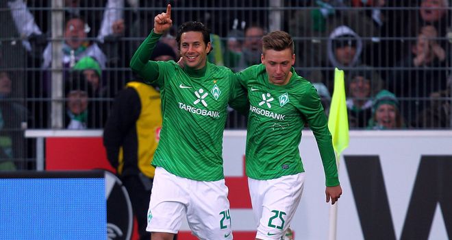 Claudio Pizarro: Bayern Munich have offered their former striker a contract at the Allianz Arena