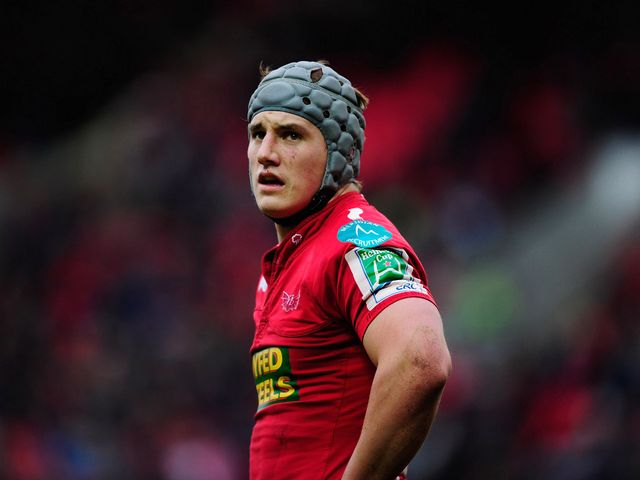 Jonathan Davies: Back for the Scarlets