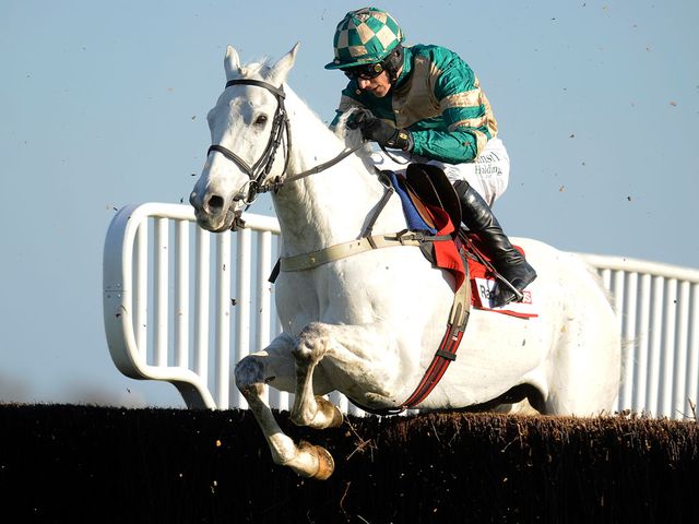 Nacarat: Lines up in the Grand Sefton