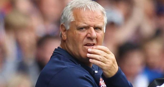 Jim Jefferies: Pars land Bernardo Dominguez Fernandez after receiving international clearance