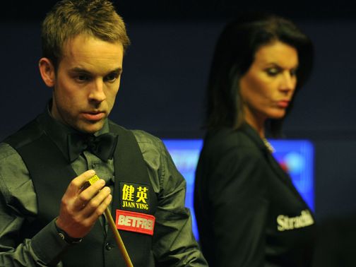 Ali Carter: Through to the last eight