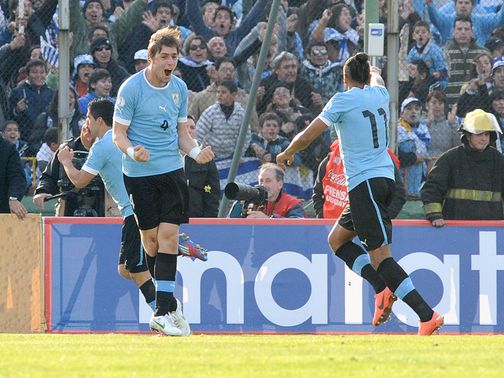 Sebastian Coates celebrates his opening goal