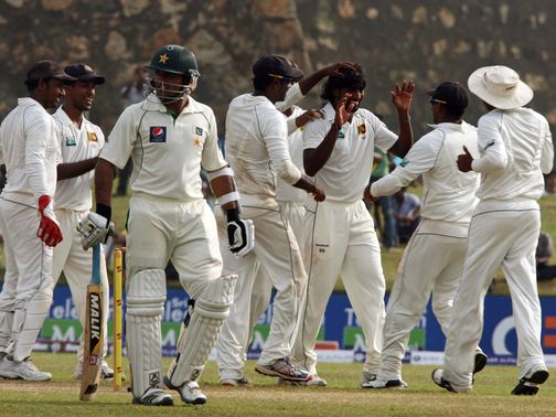 Sri Lanka celebrate another Pakistan wicket