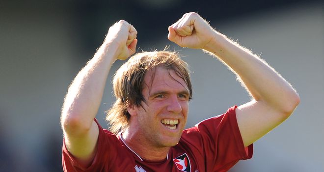 Lowe: Signed new deal
