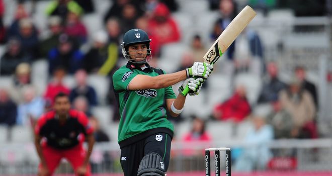 Vikram Solanki: Worcestershire batsman scored 121 but ended on losing side