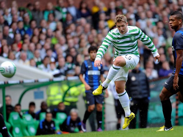 Kris Commons scores for Celtic.