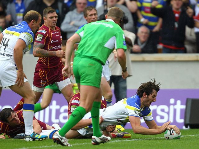 Stephen Latchford scores a try for Warrington