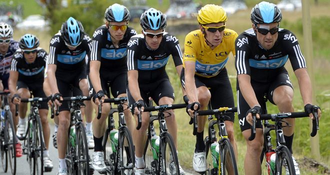 Bernhard Eisel drives the pace at the Tour de France