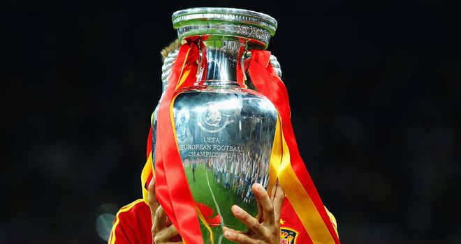 Spain-Italy-Trophy-Celebrations-Euro-2012-Fin_2788623.jpg