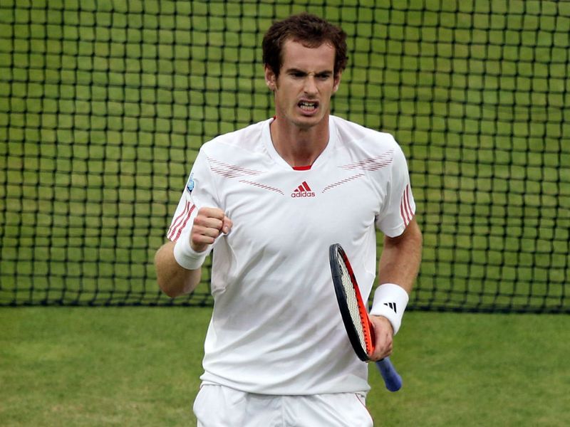 The crowd are getting right behind Andy, as Federer prepares to serve for the championship.