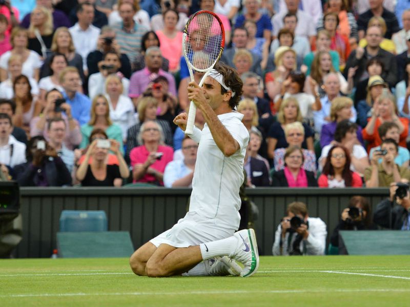 Murray attempts to pass Federer at 40-15 but fires into the tramlines, and Federer is Wimbledon champion.