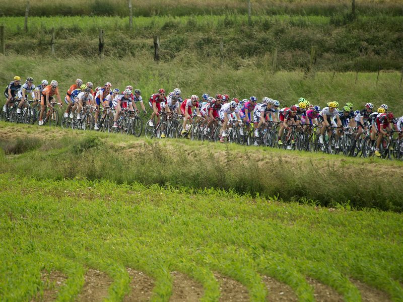 The peloton relaxed into the stage...