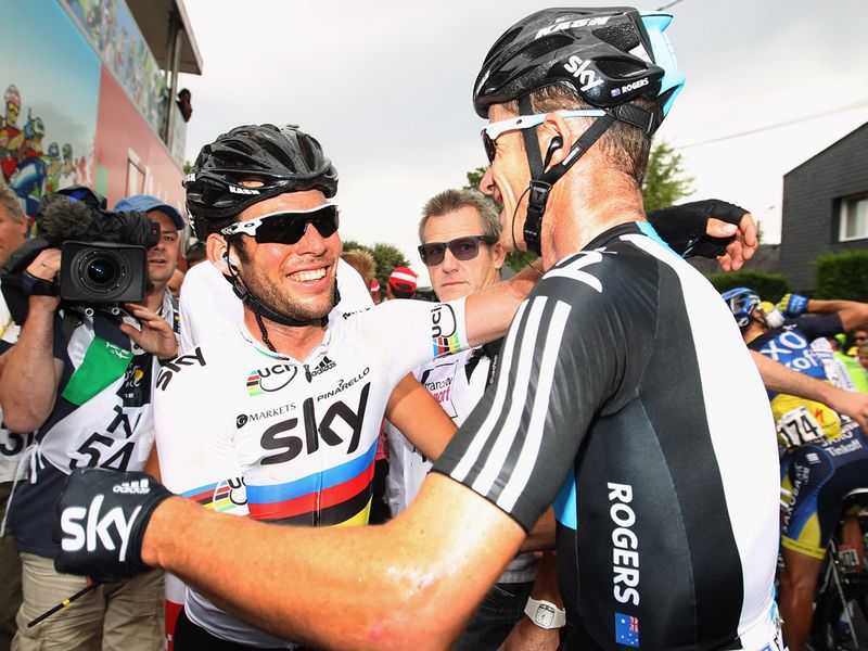 Michael Rogers congratulates Cavendish - the whole team committed to him