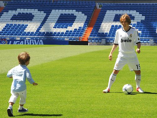 Modric shows off his ball skills with his son Ivano&nbsp;