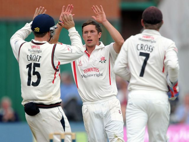 Simon Kerrigan: Tidy spell of bowling