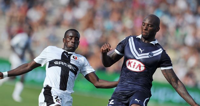 Abdoulaye Sane and Michael Ciani vie