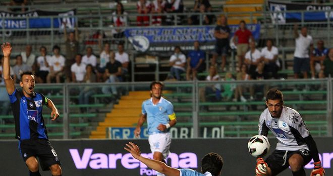 Hernanes slots home the winning goal
