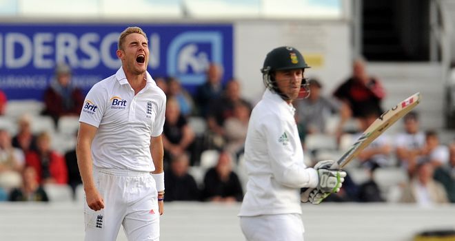 Bumble thinks Broad and his comrades could have bowled more aggressively early on