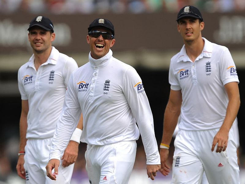 Graeme Swann (c) took Philander's wicket to end the Proteas innings on 309. Anderson took three wickets and Finn ended with four.