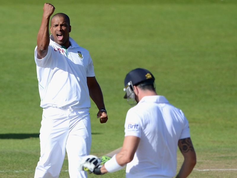 South Africa declared, leaving England to chase 253 to win, but KP was out early for 12.