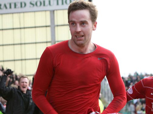 Steven MacLean: Contract extension