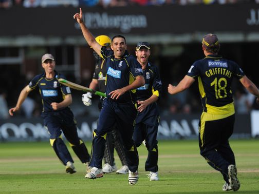 Hampshire celebrate against Warwickshire