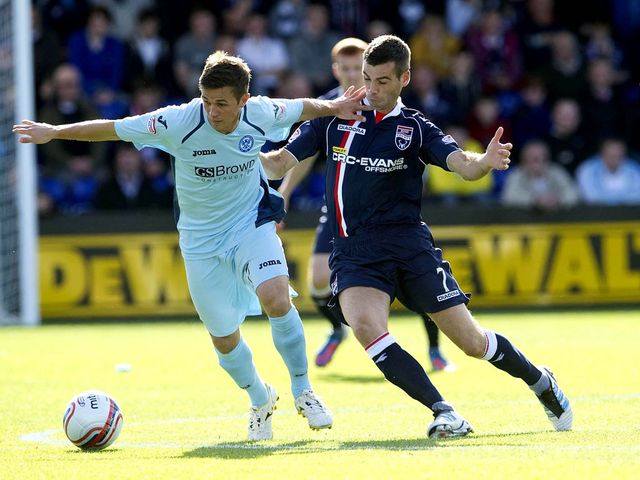 Chris Millar tries to get past Stuart Kettlewell