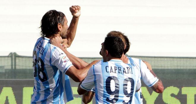 Pescara celebrate Christian Terlizzi's goal.